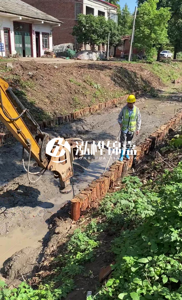 寧德河道清淤專業施工-挖掘機清理河底淤泥的深度如何控制?