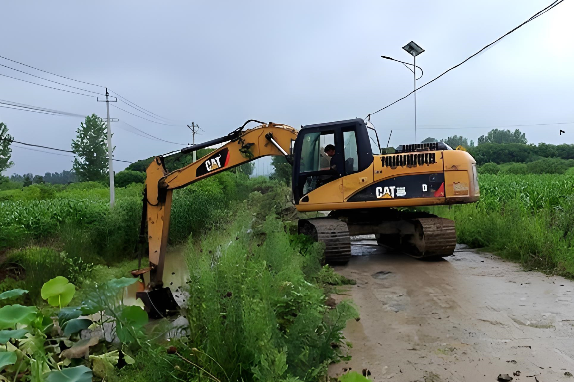 長沙水挖清淤團隊泓樺錦嘉-沼澤地清淤費用大概是怎樣計算的??